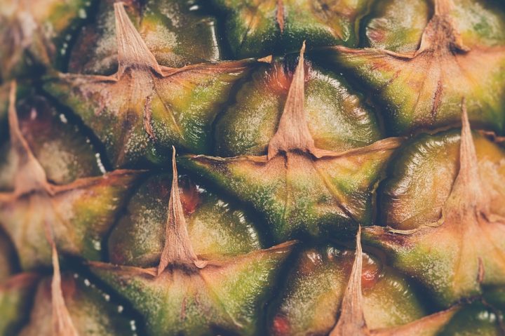https://pixabay.com/de/photos/ananas-obst-tropisch-exotische-3196866/