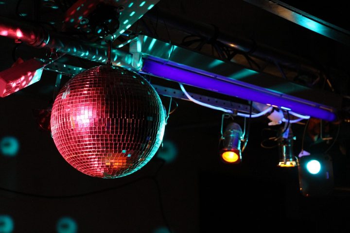 https://pixabay.com/de/disco-discokugel-diskothek-1069203/