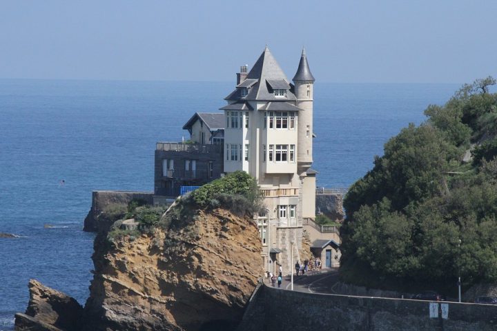 https://pixabay.com/de/photos/biarritz-architektur-villa-belsa-3247556/