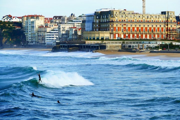 https://pixabay.com/de/photos/biarritz-meer-ocean-architektur-4013618/