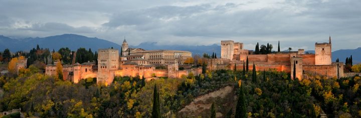 https://pixabay.com/de/photos/landschaft-alhambra-herbst-palast-1900673/