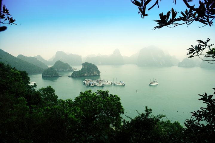 https://pixabay.com/de/photos/halong-bay-vietnam-asien-meer-nur-1330638/