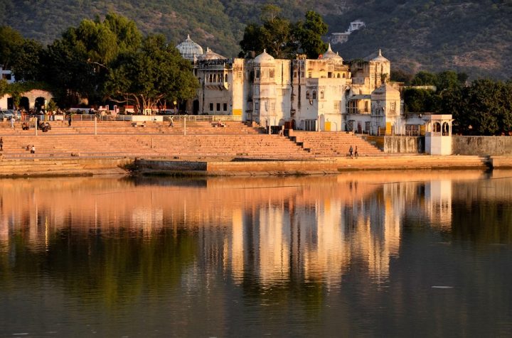 https://pixabay.com/de/photos/pushkar-indien-see-historische-2321363/