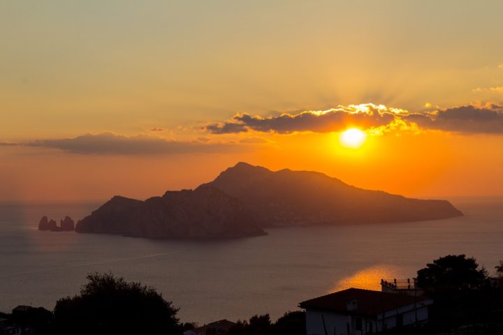 https://pixabay.com/de/photos/italien-sonnenuntergang-capri-862301/