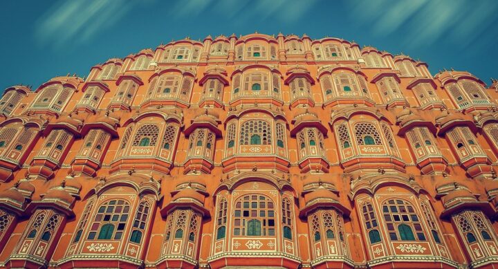 https://pixabay.com/photos/hawa-mahal-india-architecture-3135658/