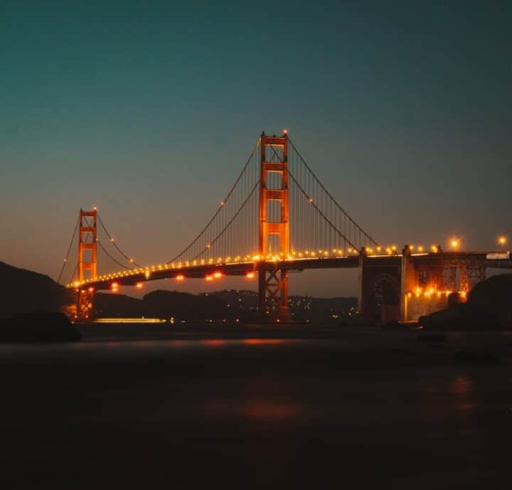 https://www.pexels.com/photo/lighted-golden-gate-bridge-2881608/