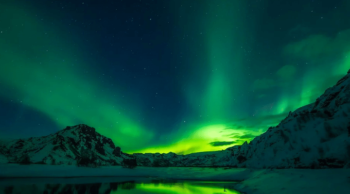 https://pixabay.com/photos/iceland-aurora-borealis-2111811/