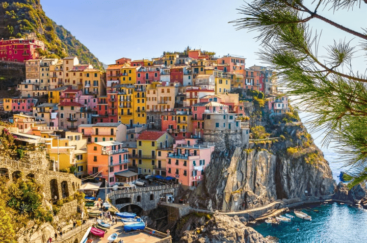 https://pixabay.com/photos/italy-sea-houses-cinque-terre-4093227/