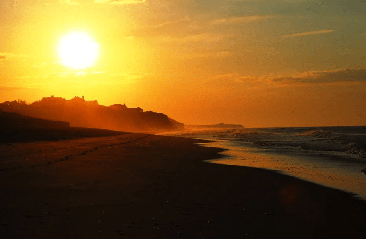 https://pixabay.com/photos/sunset-beach-sky-sea-sun-sunrise-3489173/