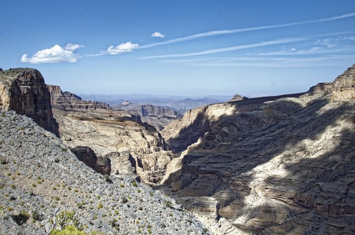 https://pixabay.com/de/photos/oman-region-ad-dachiliyya-canyon-3667894/