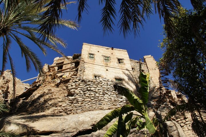 https://pixabay.com/de/photos/dorf-oase-oman-palmen-haus-stein-1975418/