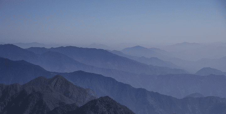 https://pixabay.com/de/photos/berg-morgen-nebel-nepal-tal-natur-1542114/