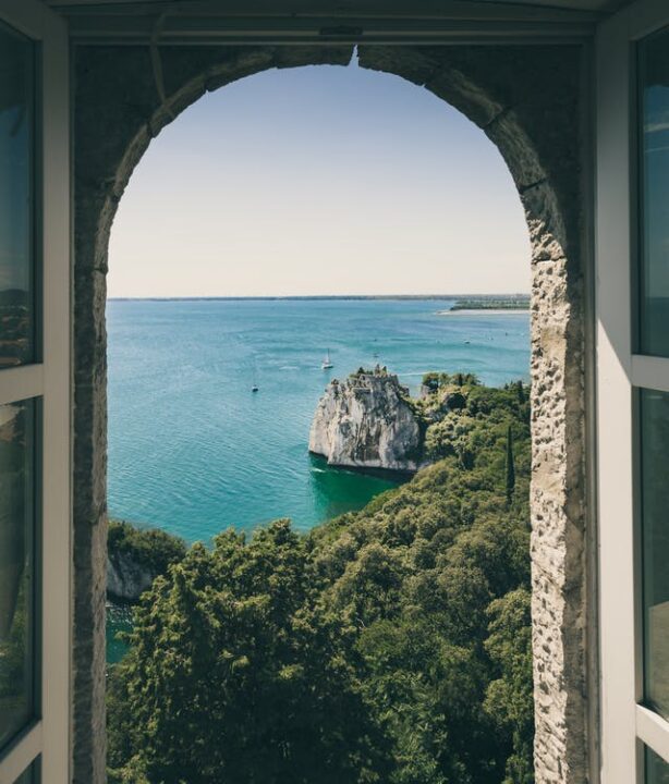 https://www.pexels.com/photo/arched-window-architecture-beach-cliff-572780/