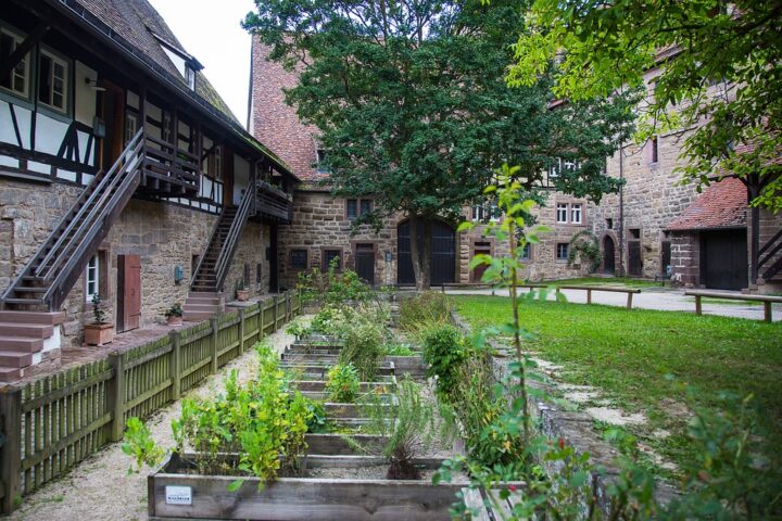 https://pixabay.com/de/photos/maulbronn-kloster-maulbronn-2736310/