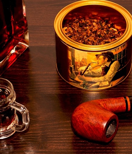 https://pixabay.com/photos/after-work-tobacco-pipe-brandy-1096409/