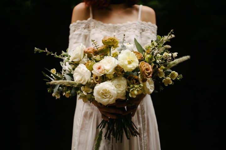 https://pixabay.com/photos/bouquet-flower-bunch-bundle-2563485/