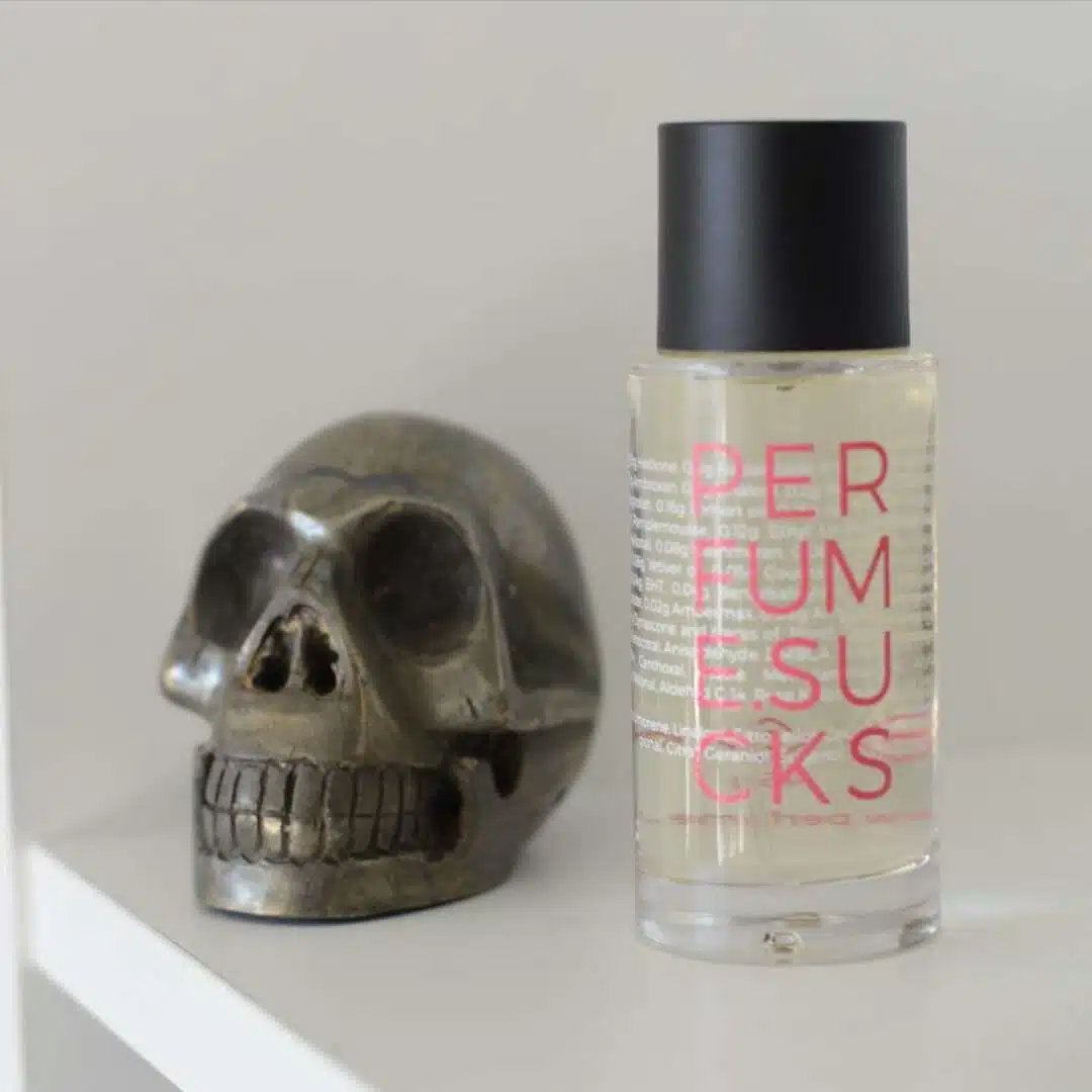 PERFUME.SUCKS – Living Coral 16-1546 PERFUME.SUCKS – Living Coral 16-1546
