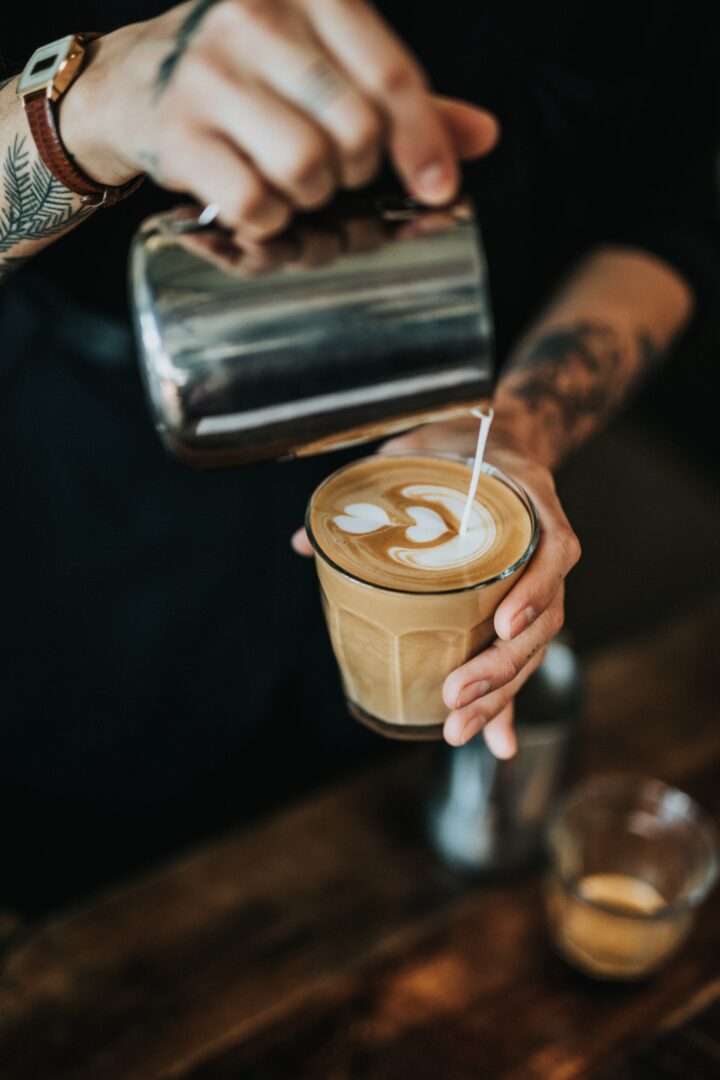 Barista bei der Arbeit