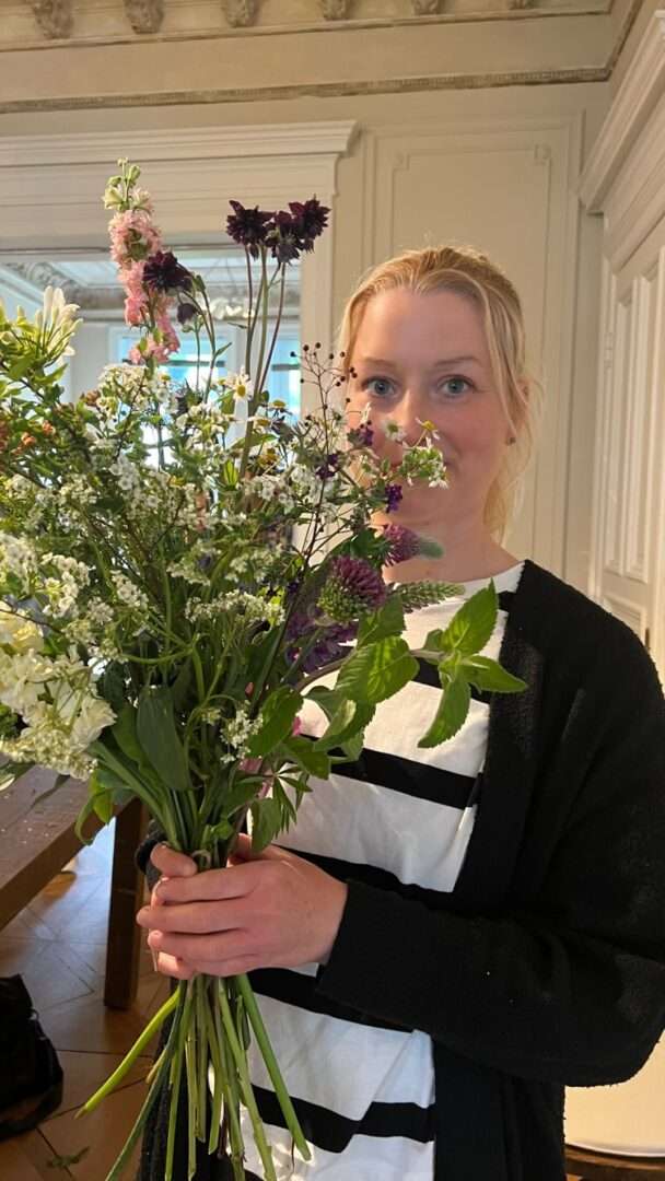 Julia and her bouquet