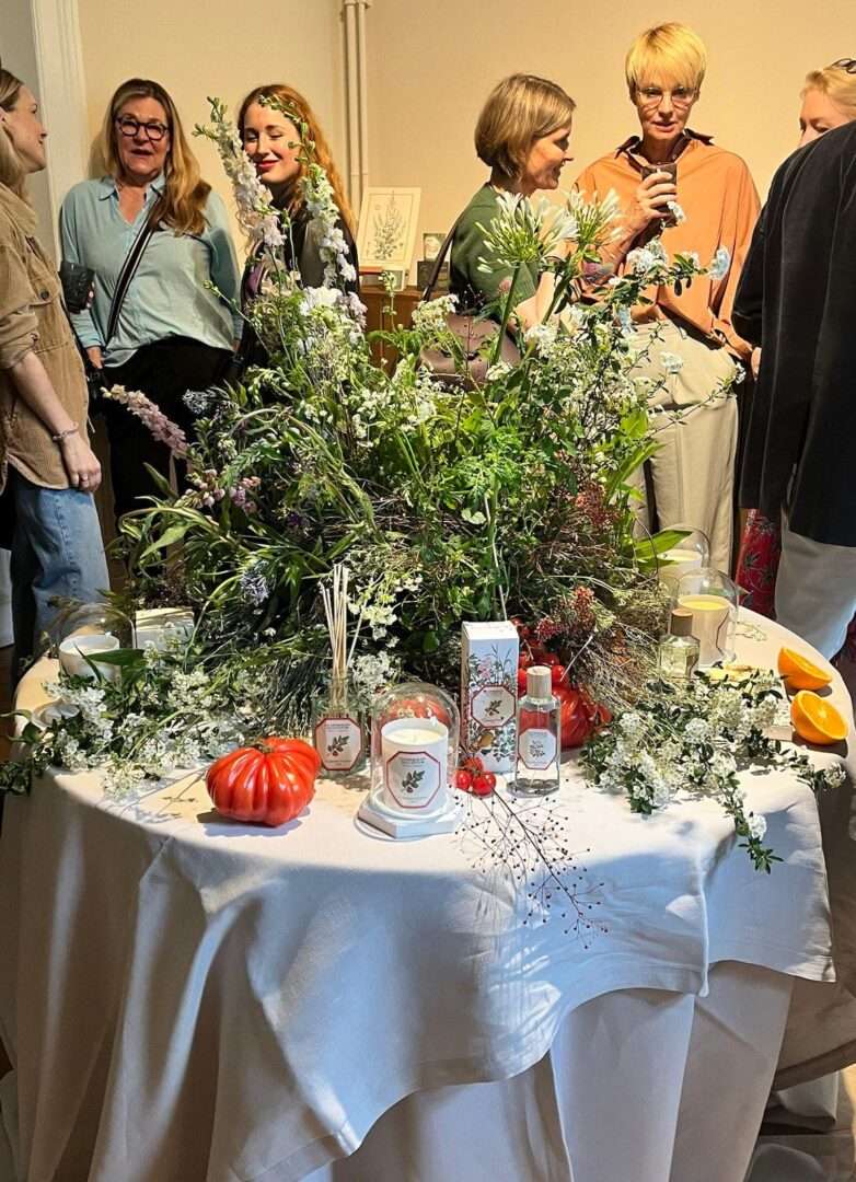 Decorated table at the Flower Workshop © Julia Biró