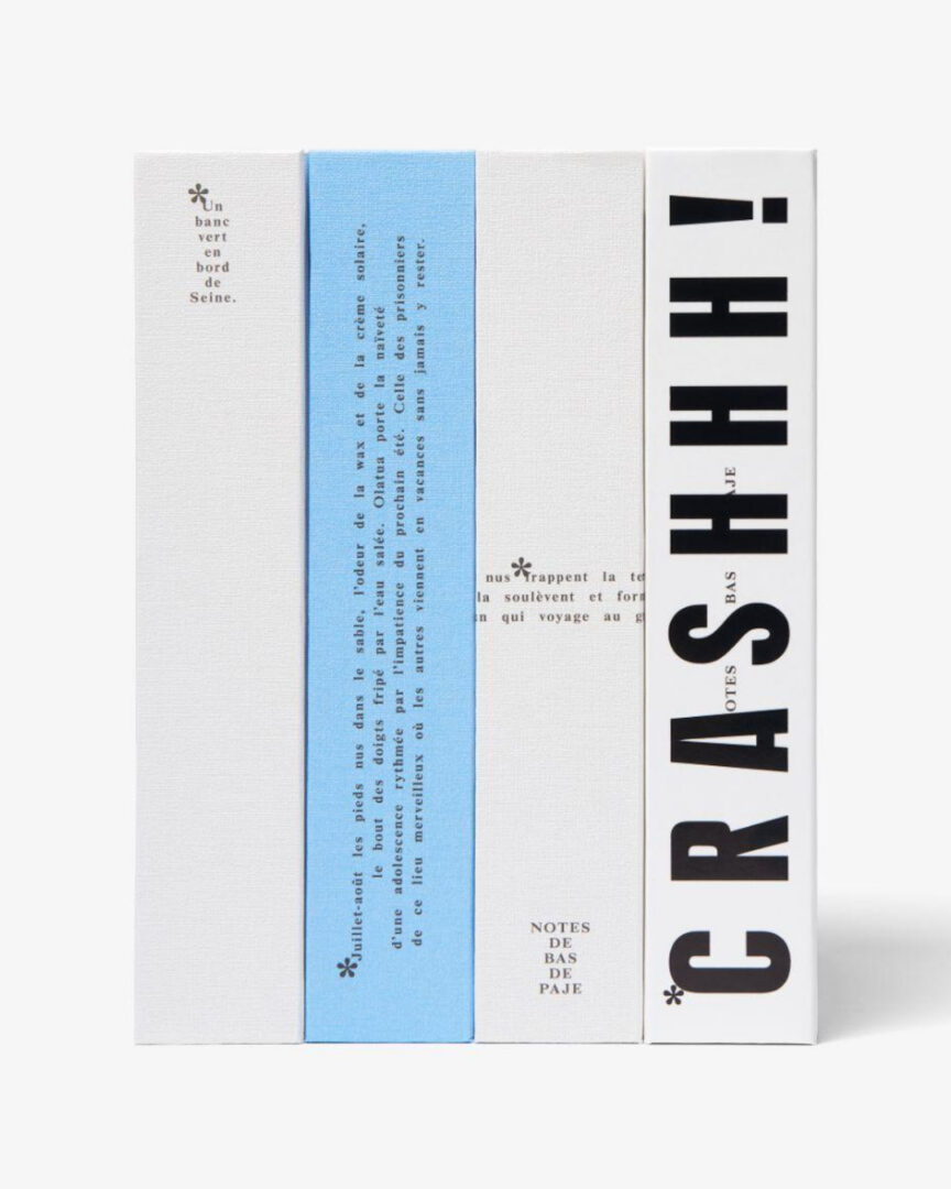Packaging von Notes de Bas de Paje im Buchdesign mit typografischen Rücken und pastellfarbenen Einbänden