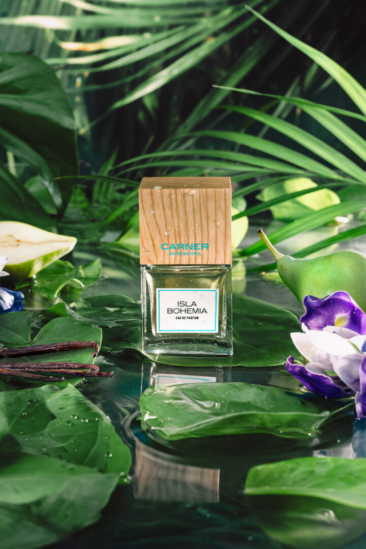 Isla Bohemia by Carner Barcelona with green leaves, water reflections and pears in a tropical ambience