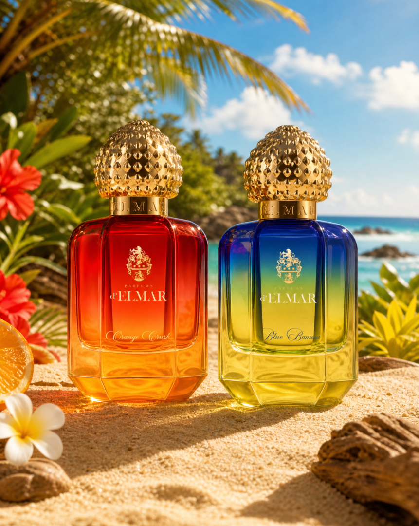 Parfums d'Elmar Blue Banana und Orange Crush am tropischen Sandstrand mit Palmen, Blüten und türkisblauem Meer